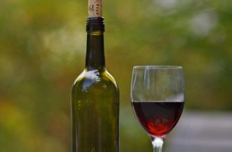 Combien de temps peut-on garder une bouteille de vin ouverte ?